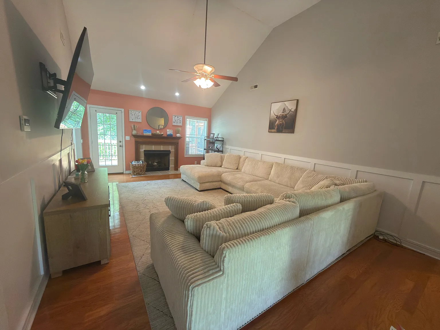 5 bed, 2598 sqft, $2,900 — Photo 2