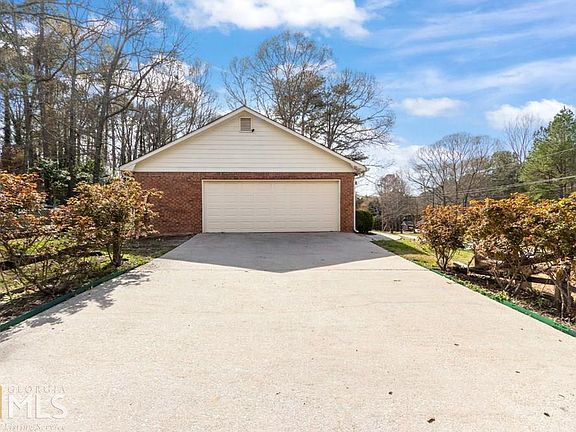 5th image of 944 Pop Laurin Ln