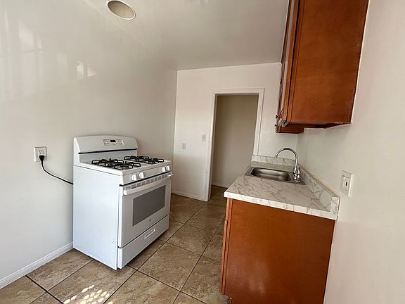 5th image of 2031 Pacific Ave #A