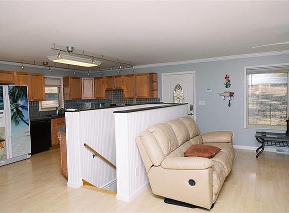 4th image of 1761 E Skyline Dr