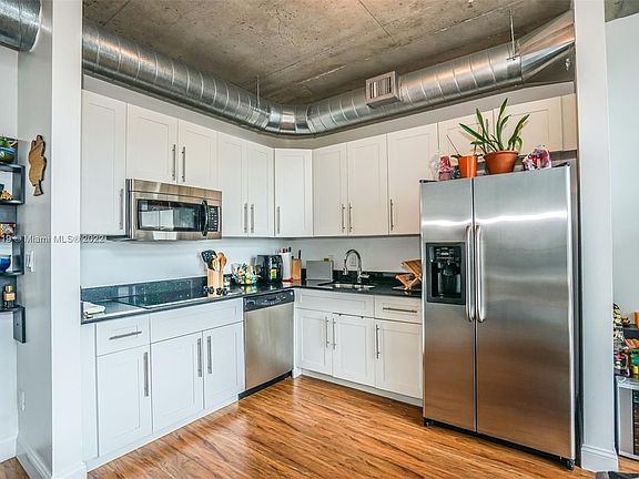 4th image of 690 SW 1st Ct #Penthouse I12