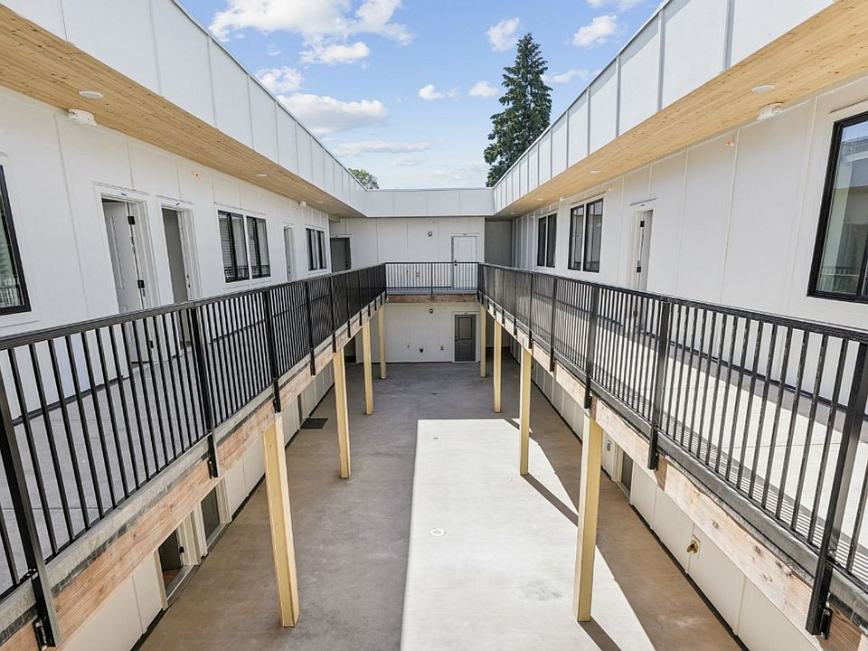 1st image of 305 NE Lincoln St #212
