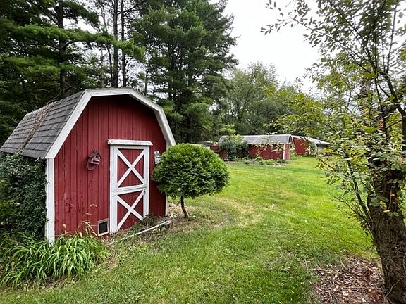 4th image of 36 Greenlawn Dr