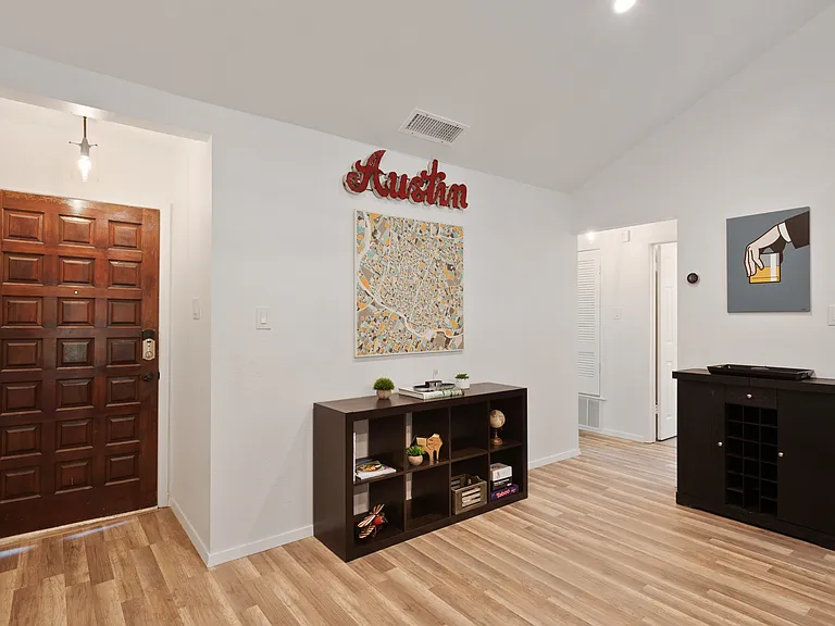 1005 Speer Ln — Photo 8