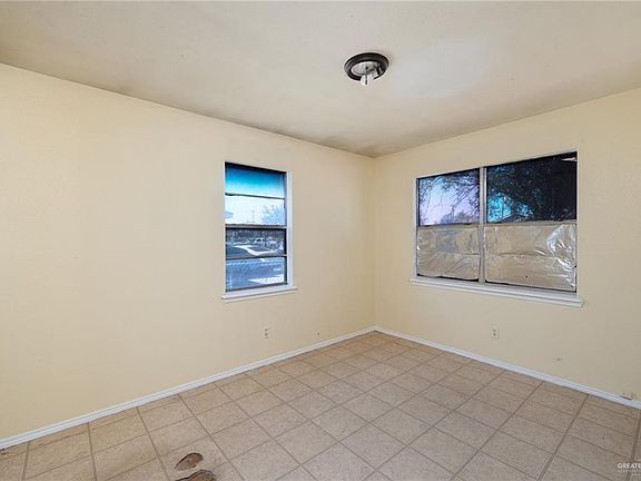 5th image of 921 E Los Ebanos St