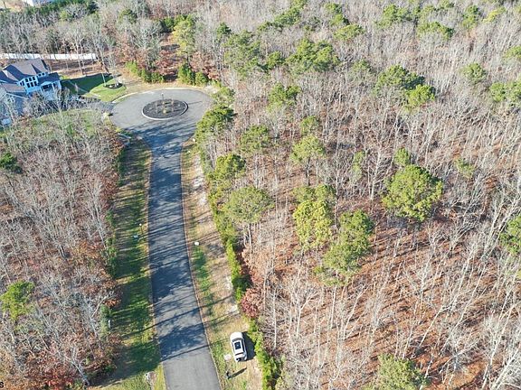 3rd image of 803 Gatehouse Dr