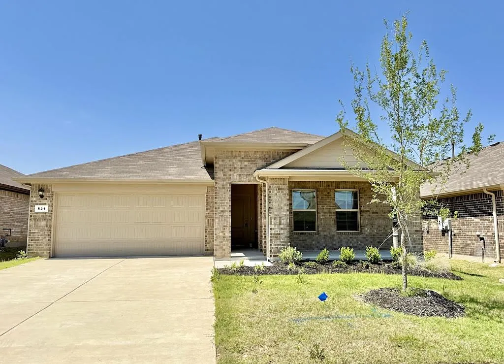 521 Bronze Cir W — Photo 1