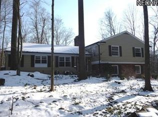 6035 Deepwood Dr, Moreland Hills, OH 44022