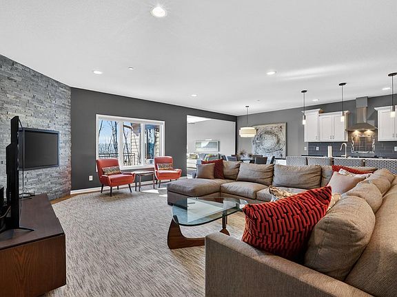 4th image of 552 Panorama Cir NW