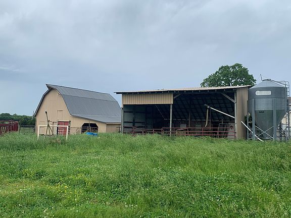 5th image of 2747 Farm Road 2000