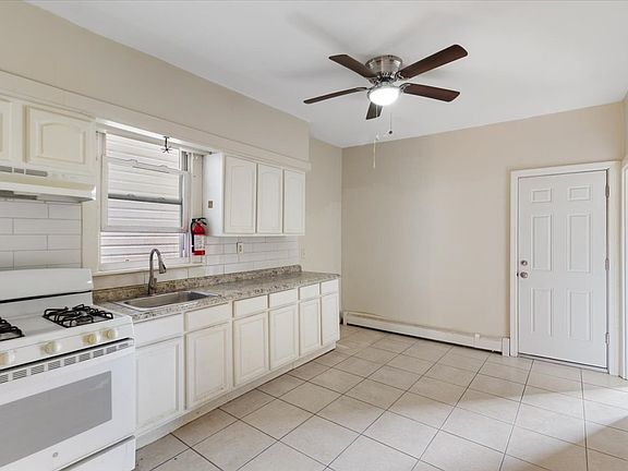 3rd image of 422 Jelliff Ave #1