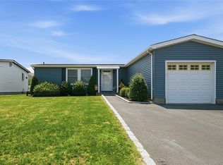 35 Village Circle S, Manorville, NY 11949