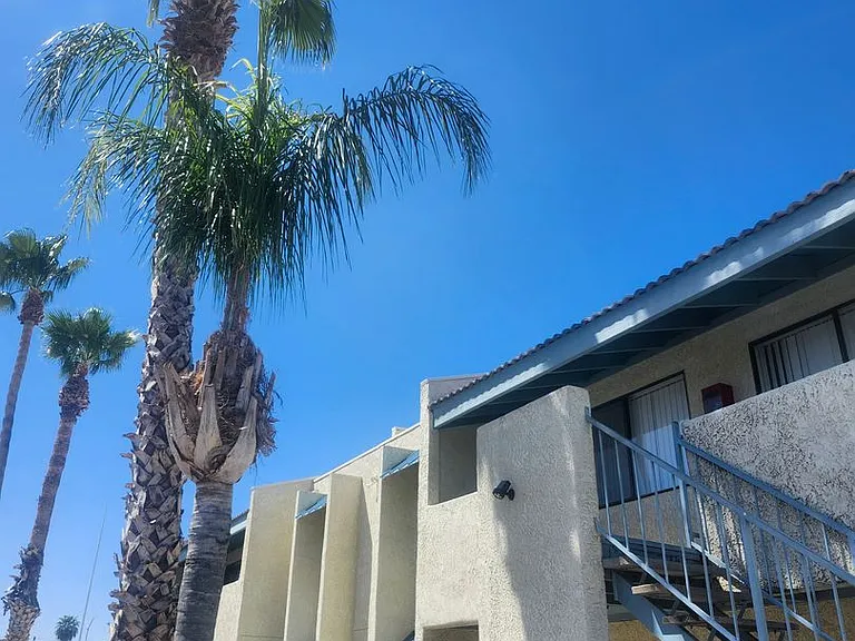 Eastgate Apartments — Photo 9