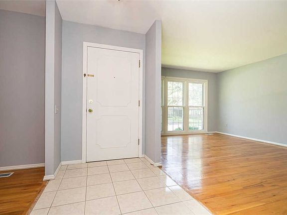 2nd image of 11712 Holly Springs Dr