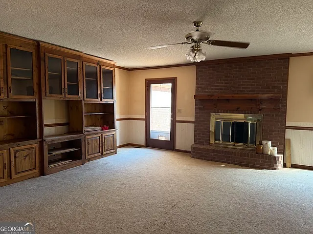 4 bed, 3.5 bath, 3710 sqft, $2,500 — Photo 2