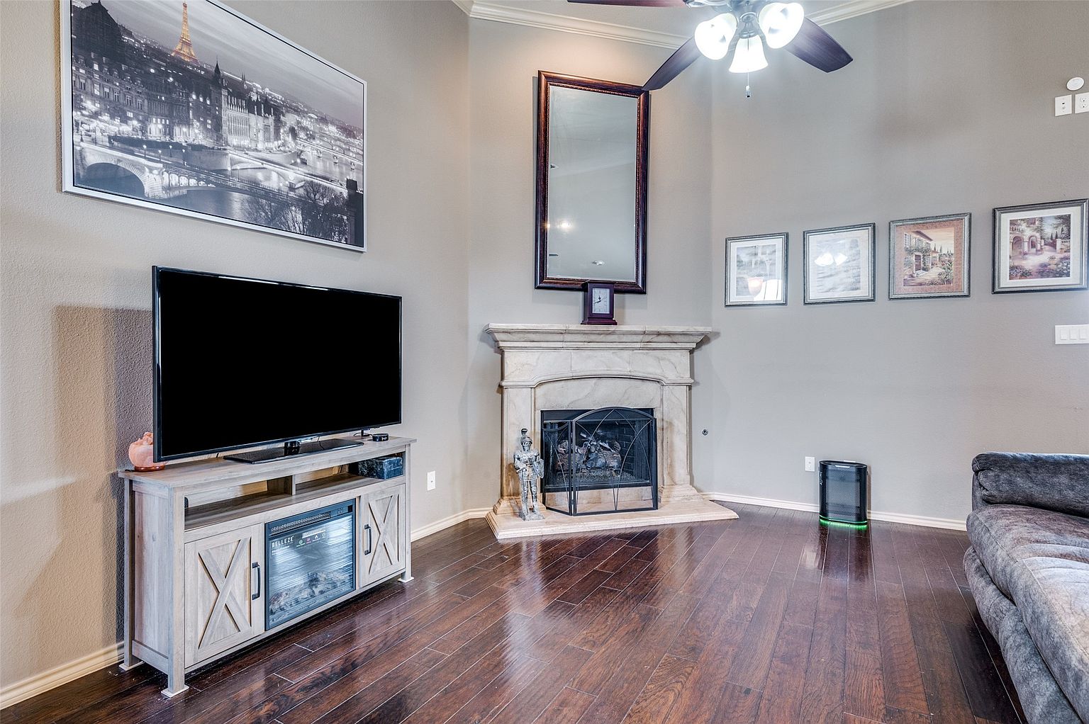 Property in a prime location with modern interiors