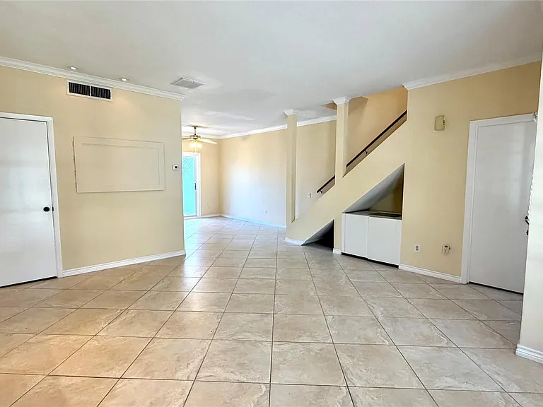 11710 Southlake Dr #16 — Photo 4