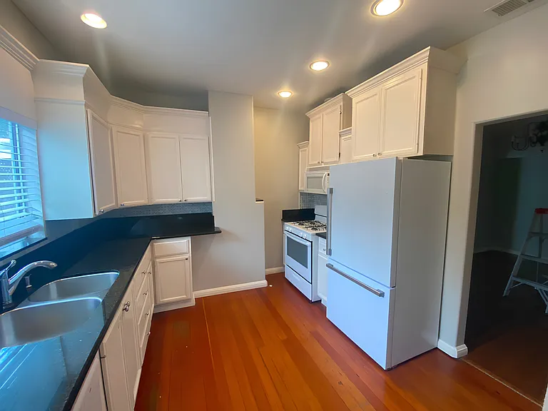 4557 Edgeware Rd — Photo 12