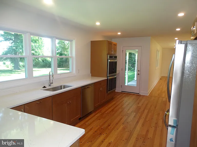 449 E Street Rd — Photo 10