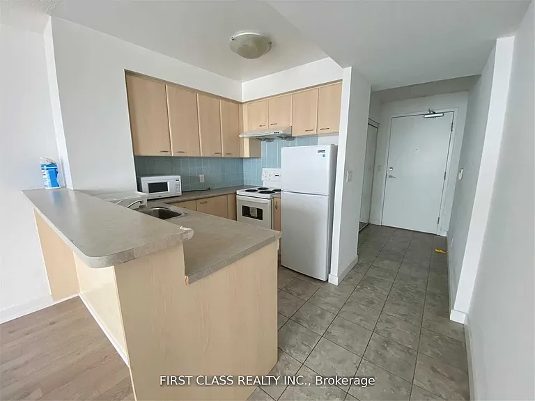 38 Lee Centre Dr #3312 — Photo 3