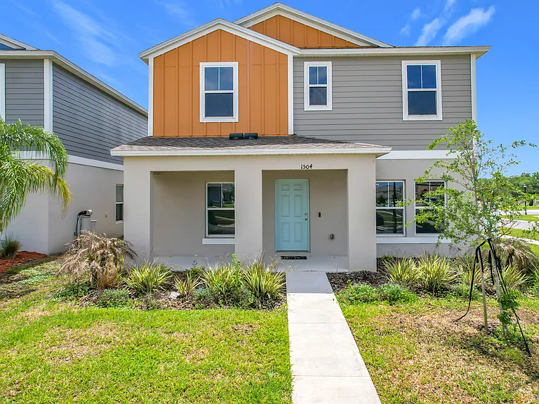 1504 Hummingbird Rd — Photo 1