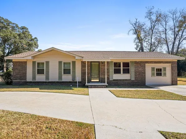 209 S Greenwood St, Geneva, AL 36340