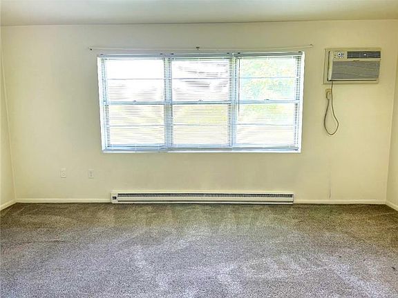 3rd image of 401 Colonial Dr APT 43952-7