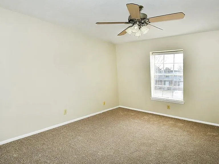 3812 Country Club Rd #I — Photo 4
