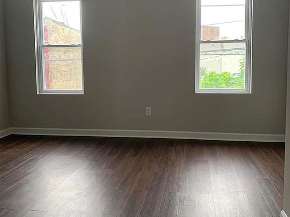 5th image of 914 W Boston Ave