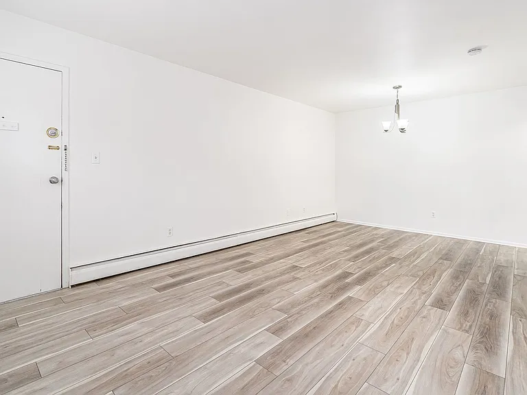 Lindsay Court Apartments — Photo 29