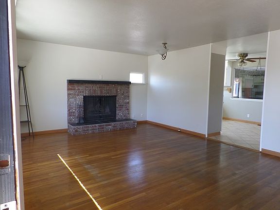 3rd image of 603 Canary Ave