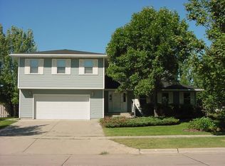 108 Grassy Hills Ln, Grand Forks, ND 58201