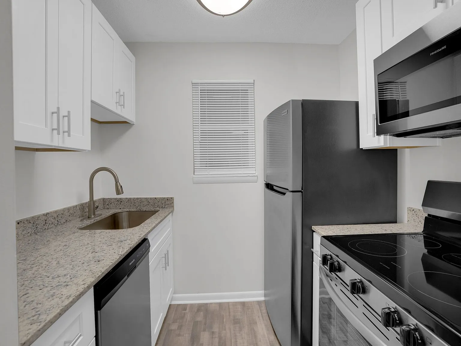 Capri Apartments — Photo 2