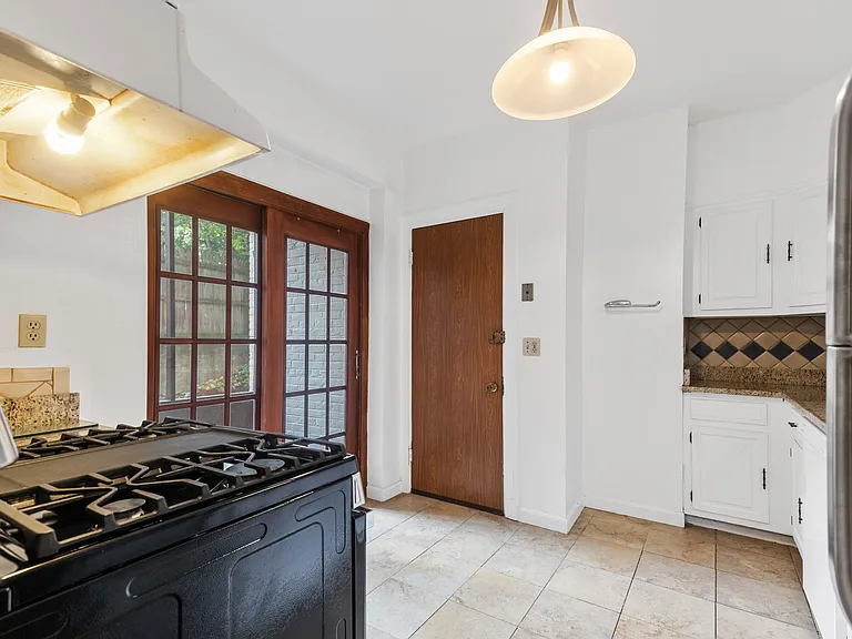 315 Tappan St #1 — Photo 12