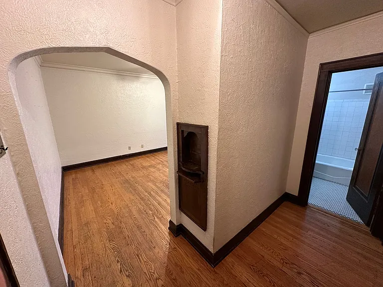 4468 N Oakland Ave — Photo 10