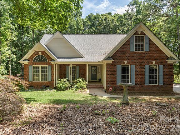 2nd image of 312 Tradewinds Ln