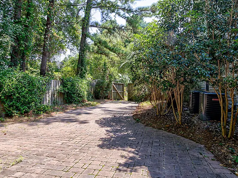 6505 Shire Ln — Photo 4
