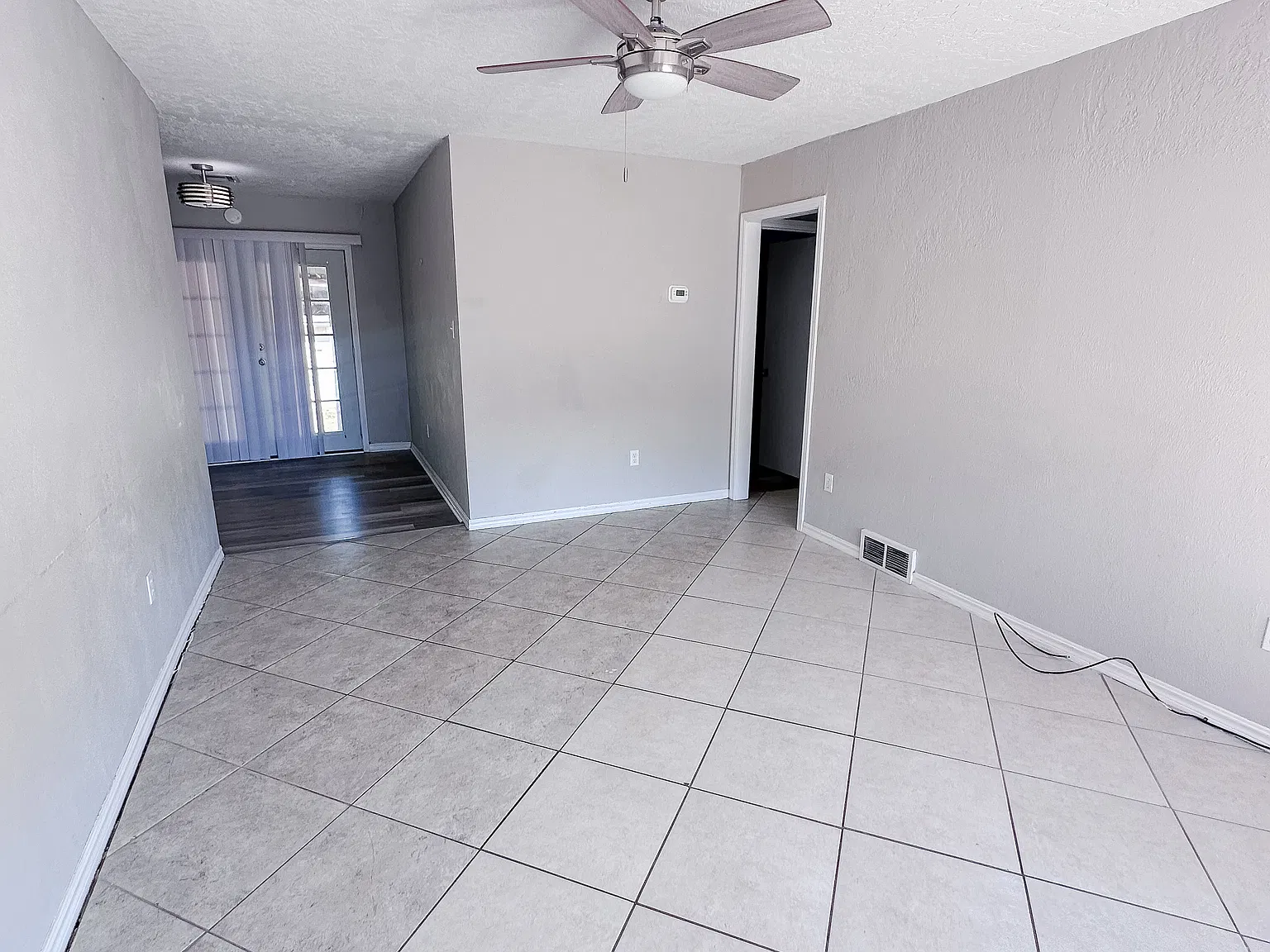 3 bed, 1.5 bath, 1000 sqft, $1,150 — Photo 3