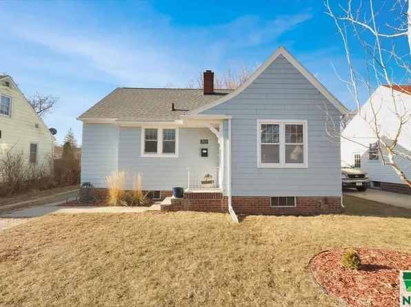 2913 Isabella St, Sioux City, IA 51103