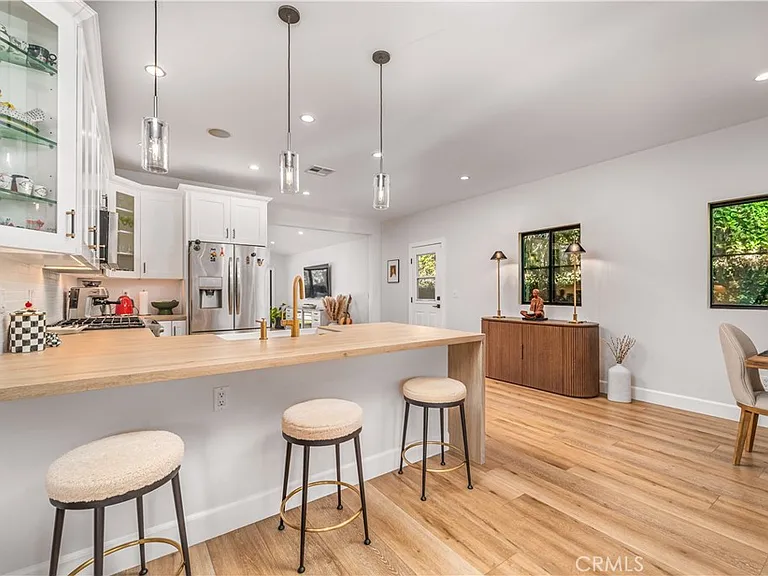 21327 Providencia St — Photo 14