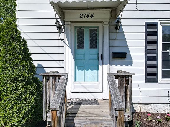 3rd image of 2744 Maplewood St