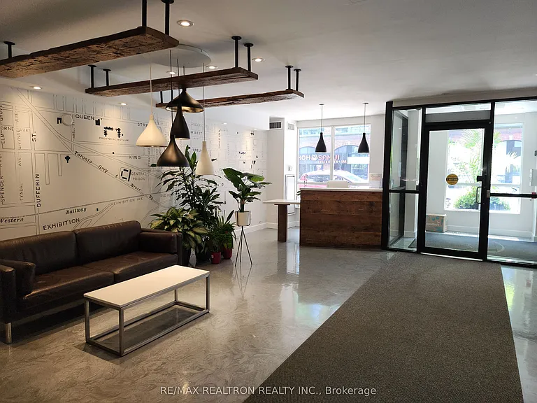 800 King St W #619 — Photo 1