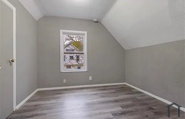 5 bed, 1400 sqft, $2,000 — Photo 3