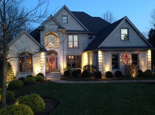 11402 Oakhurst Rd, Louisville, KY 40245