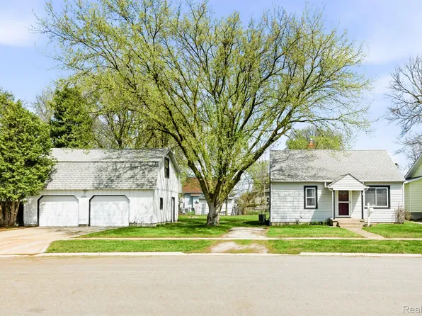 1517 Gordon St, Port Huron, MI 48060
