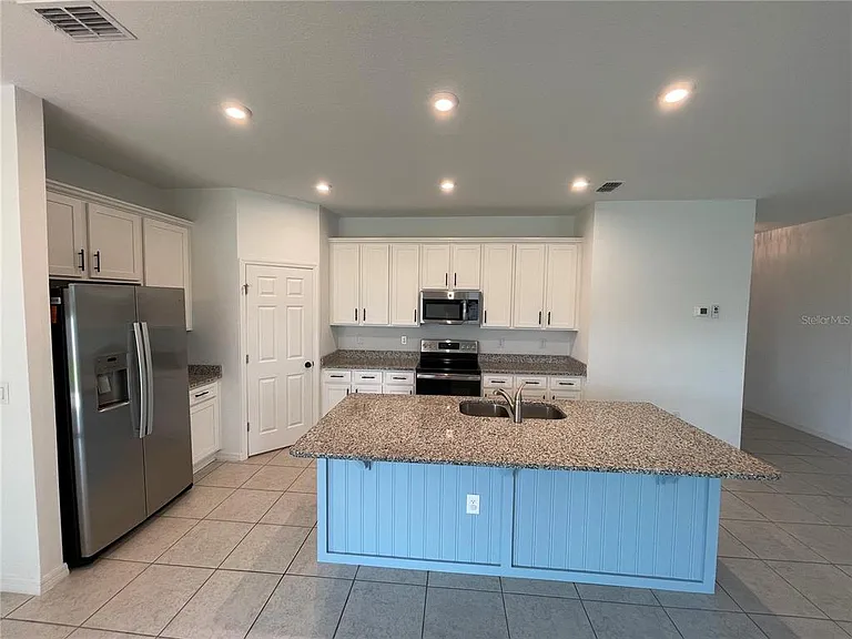 689 Crown Rose Dr — Photo 23