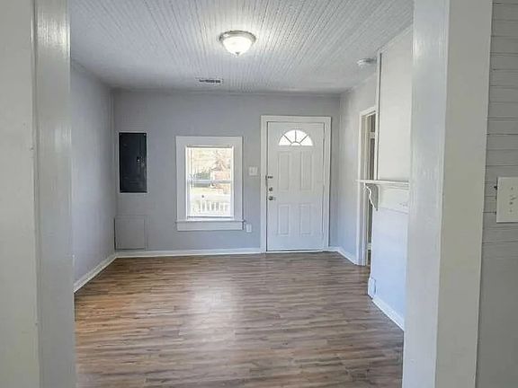 4th image of 625 E Wall St