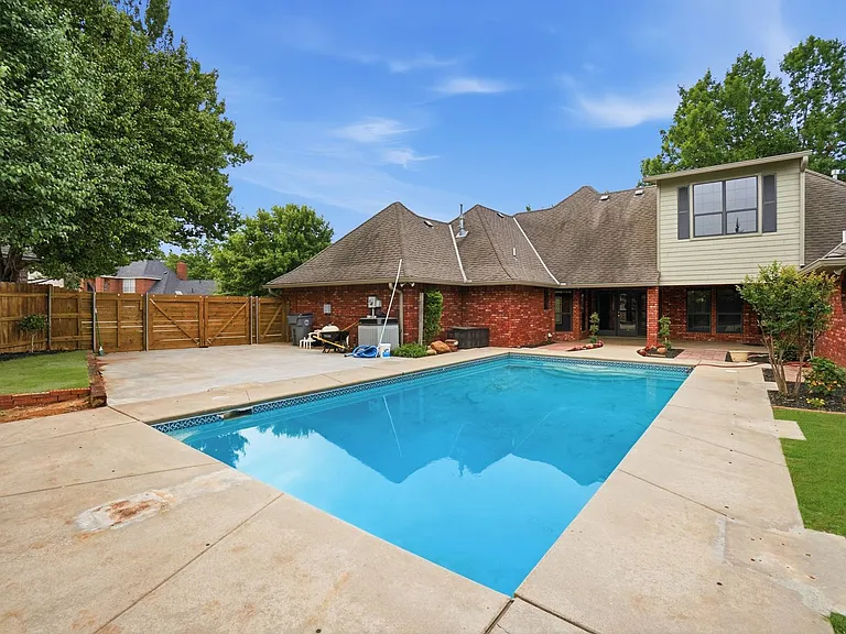 3102 NE Heritage Dr — Photo 15