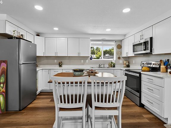 4th image of 1758 Rainbow Dr