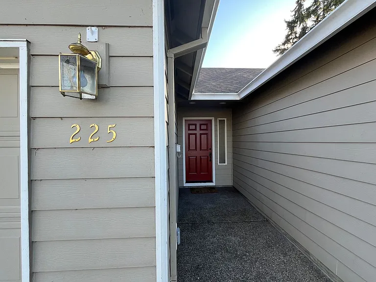 225 W Dartmouth St — Photo 2